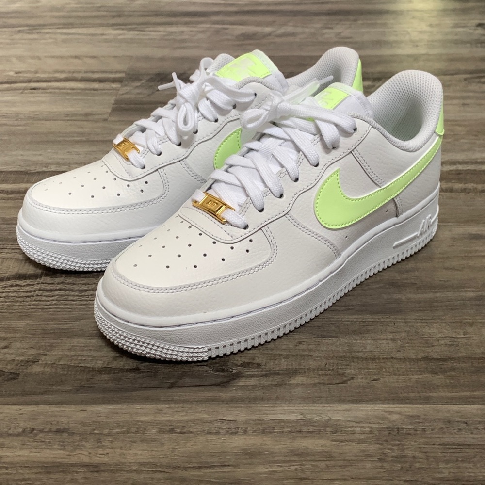 RARE NWT NIKE Women’s Air Force 1 ‘07 Barely Volt